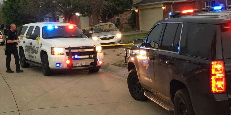High-speed police chase ends in crash, turns foot chase