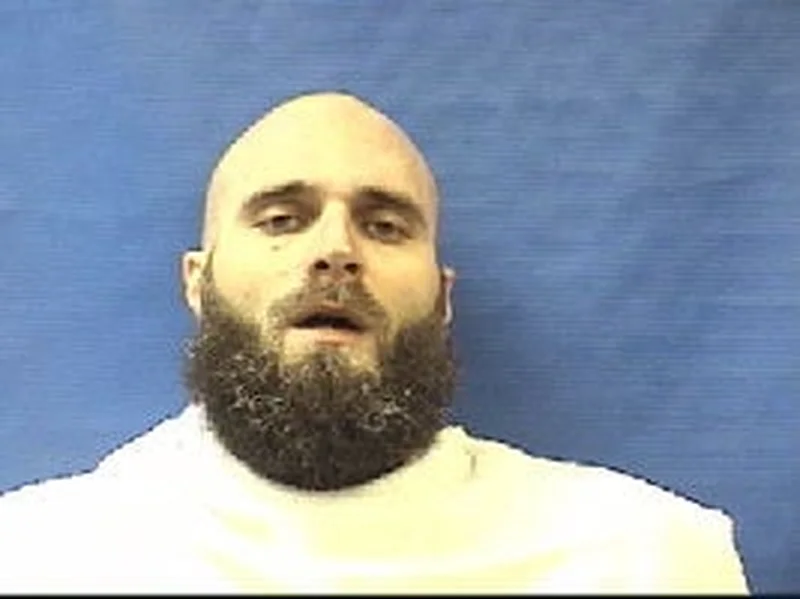 Felon steals squad car, leads police on chase