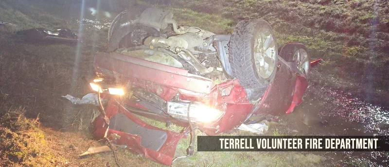 Driver critically injured in overnight rollover crash near Terrell