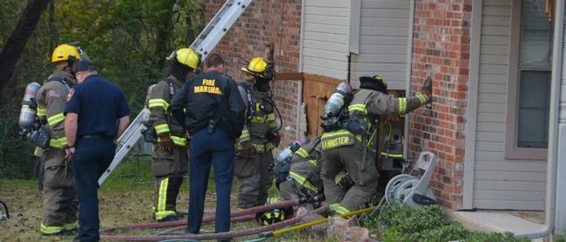 Firefighters make quick stop on house fire