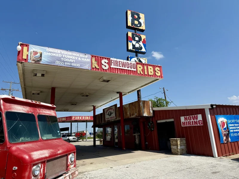 Shorty’s BBQ Misses the Mark: Great Atmosphere, Forgettable Flavor