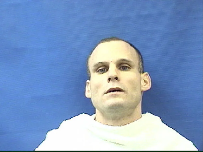 Man flees sheriff office in attempt to evade arrest