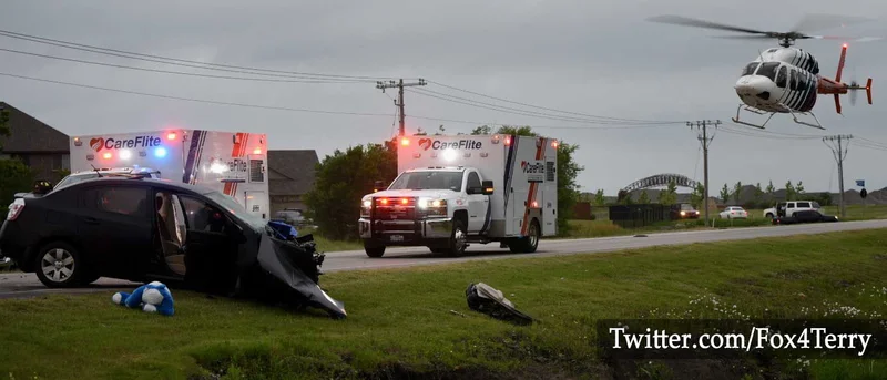 3 injured, 2 airlifted from head-on crash Saturday morning in Heartland